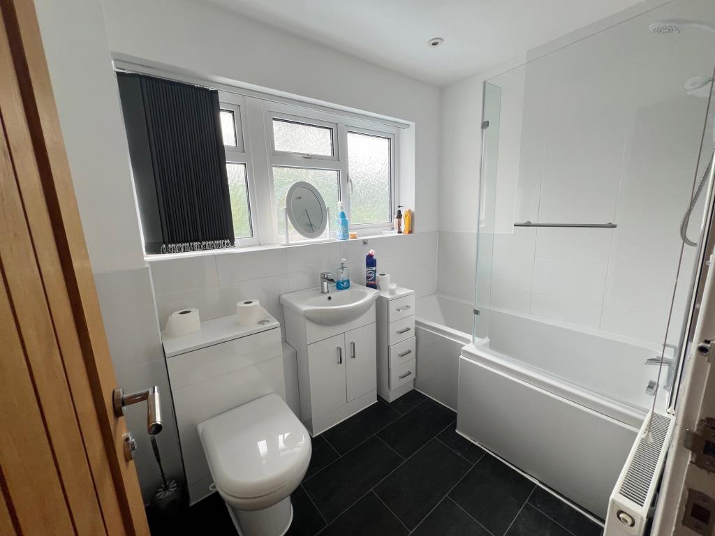 Lot: 102 - SEMI-DETACHED HOUSE FOR INVESTMENT OR OWNER-OCCUPATION - Modern white three piece bathroom suite with shower over bath